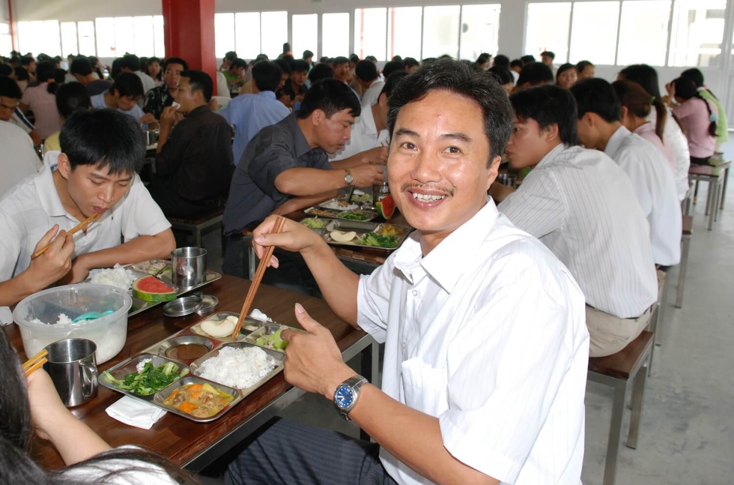 Vietnam -&nbsp;Salud de los trabajadores - people eating lunch