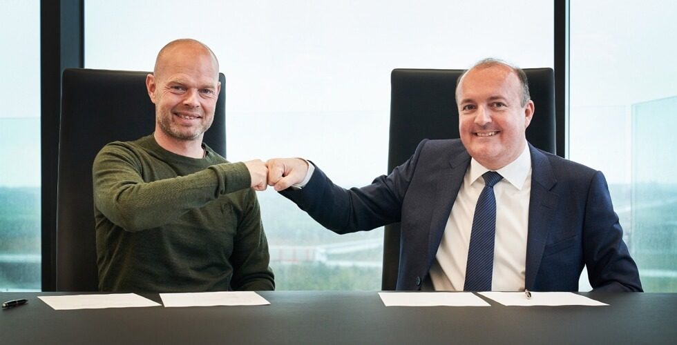 2021_Jan Magnussen_Michael Grosbøl_sign contract