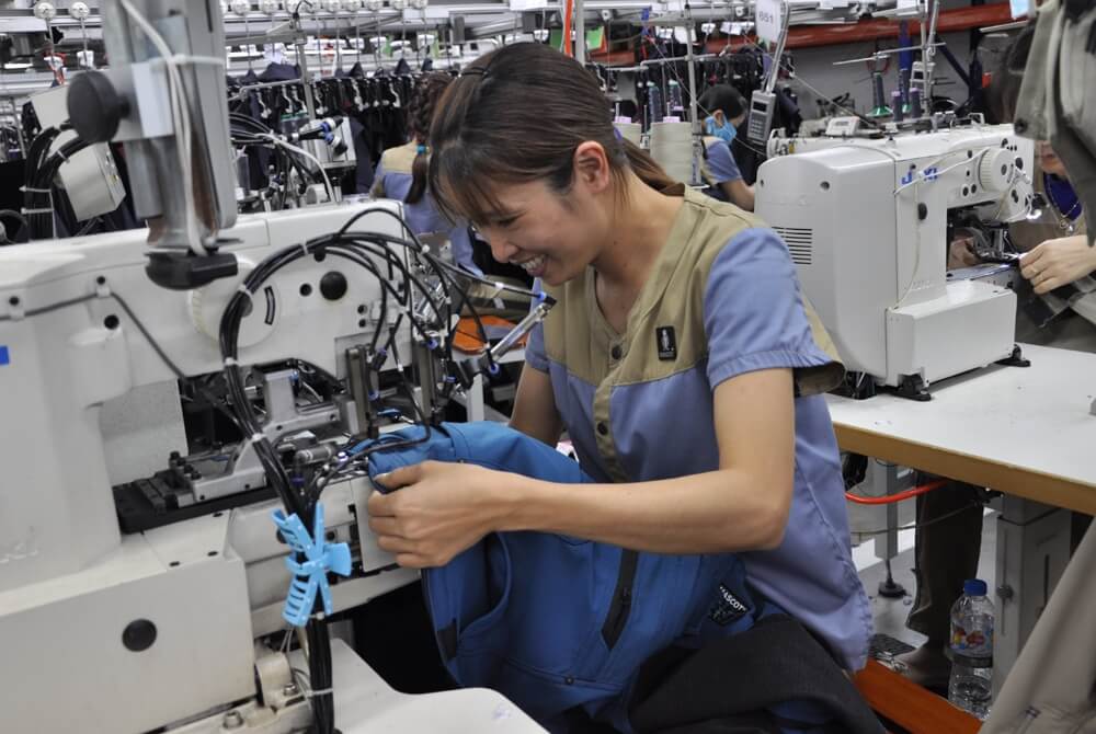 Produkterne tager form-seamstress-Vietnam