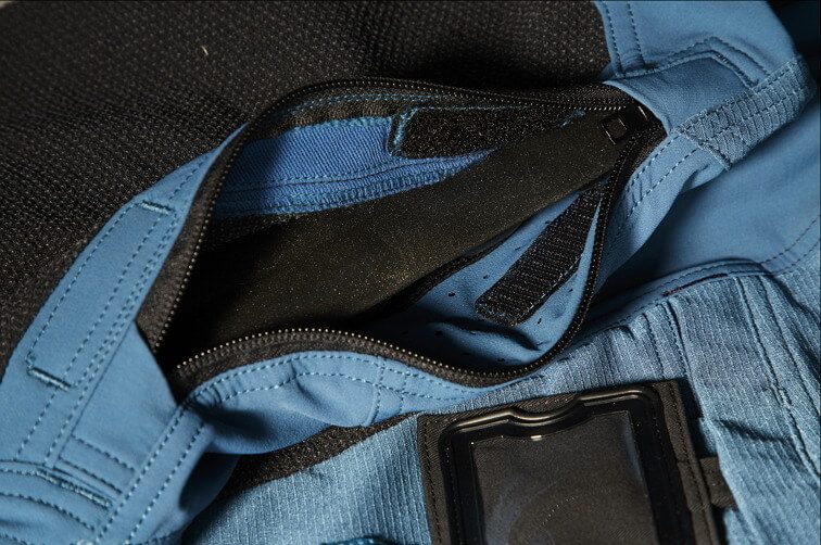 Detail - Trousers with kneepad pockets