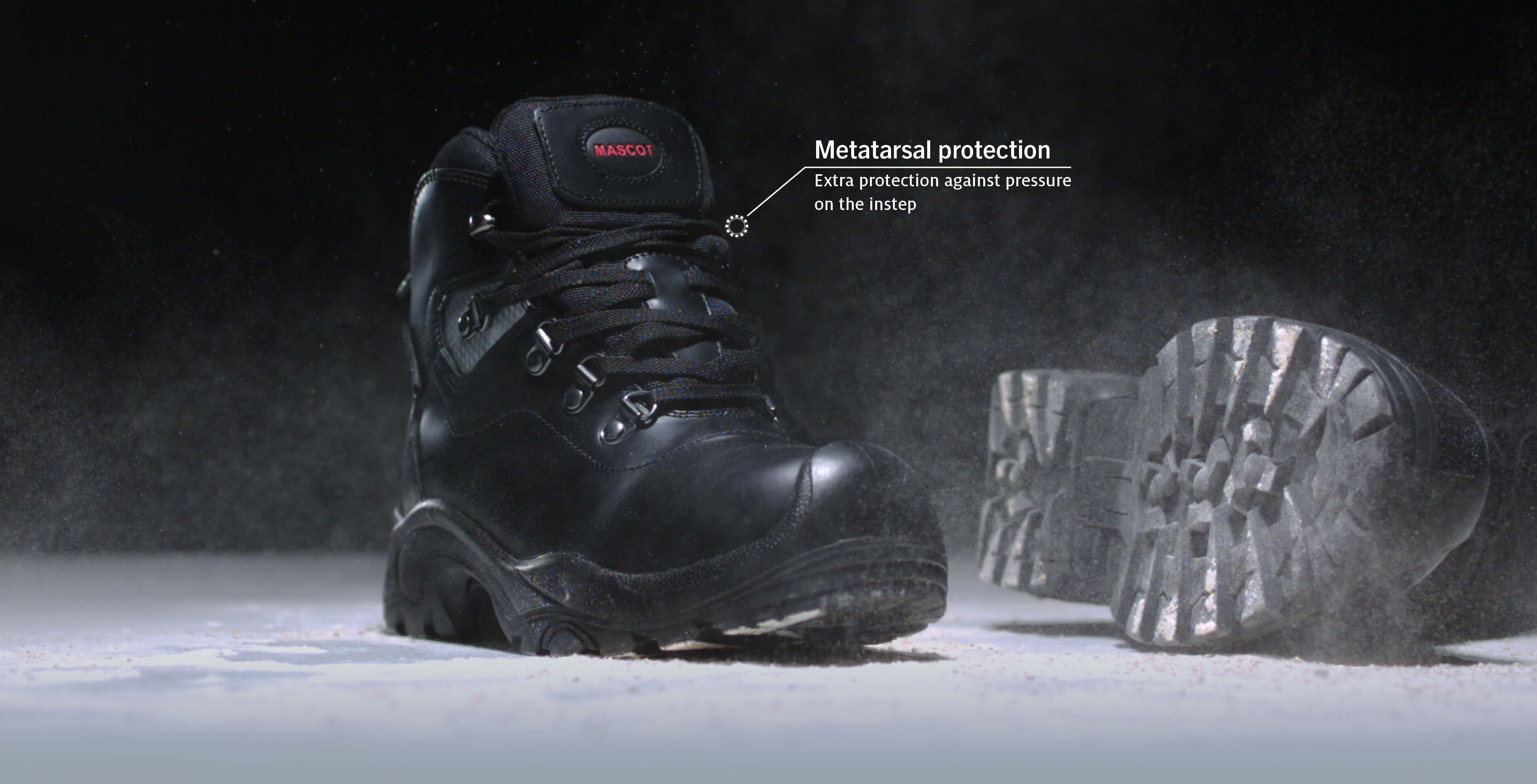 MASCOT® FOOTWEAR INDUSTRY – high durability and sturdiness&nbsp;Metatarsal protection. Upper with extra protection against pressure on the in-step - minimising the risk of impact and breaks.&nbsp;Safety Boot