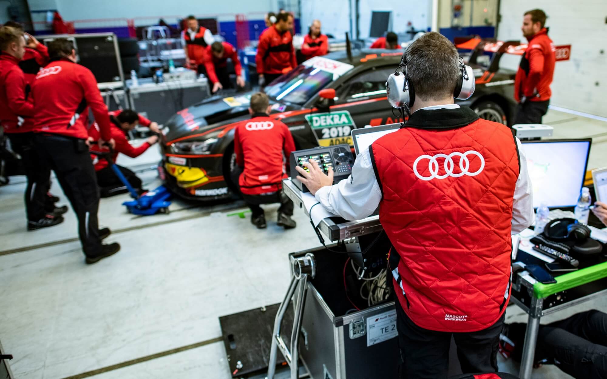 Firmaklær - Audi - Frontpage