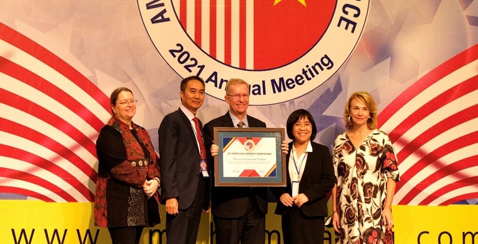 2021-Corporate Social Responsibility Recognition Award_Thomas Bo_Phan My Ha_American Chamber of Commerce